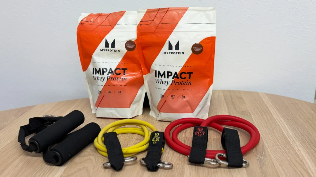 プロテインとゴムチューブ